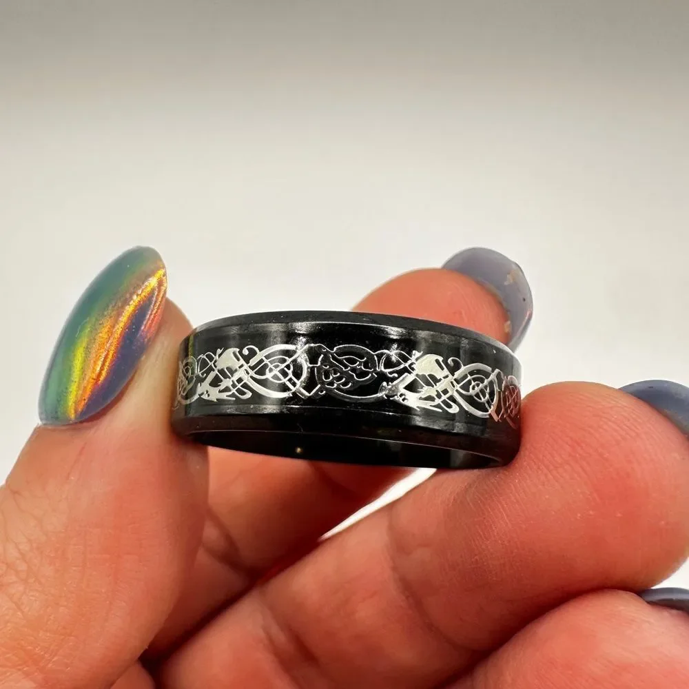 Men's 12.5, black polished‎ metal ring with resin and silver scroll center!